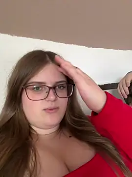 Snapshot of CurvyPaar2 chatting on 02/01/26, 02:37 CurvyPaar2 online show from 02/01/26, 02:37