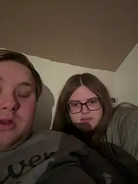 Snapshot of CurvyPaar2 chatting on 02/14/26, 08:27 CurvyPaar2 online show from 02/14/26, 08:27