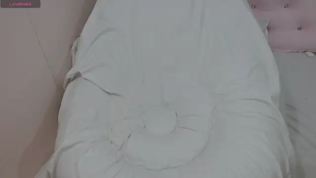 Alina MissAsian online show from 10/28/25, 01:47