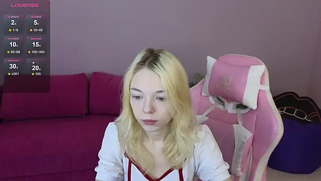 MillaHolt online show from 12/14/25, 09:14