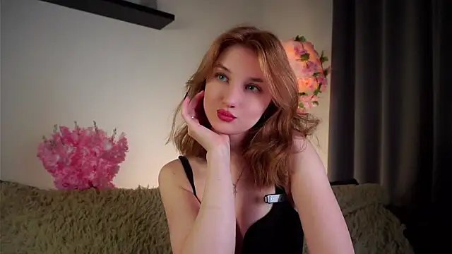 Snapshot of EasterBonney chatting on 10/03/25, 10:45 EasterBonney online show from 10/03/25, 10:45