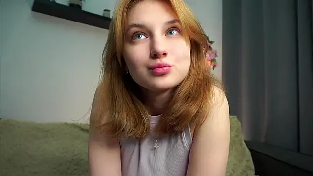 Snapshot of EasterBonney chatting on 10/09/25, 10:57 EasterBonney online show from 10/09/25, 10:57