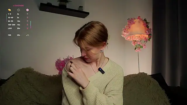 Snapshot of EasterBonney chatting on 10/15/25, 11:32 EasterBonney online show from 10/15/25, 11:32