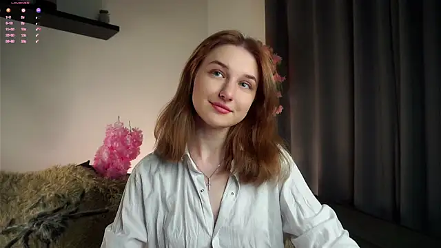 Snapshot of EasterBonney chatting on 11/05/25, 11:21 EasterBonney online show from 11/05/25, 11:21