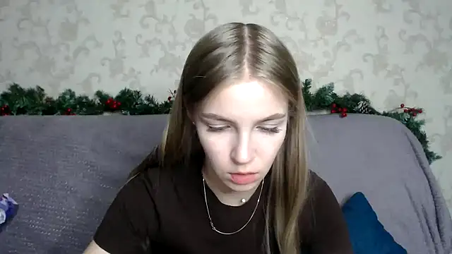 HitGyrl online show from 12/16/25, 04:34