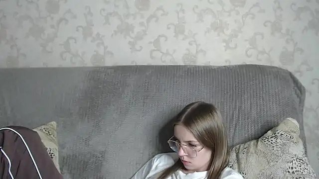 HitGyrl online show from 04/01/26, 01:41