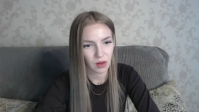 Snapshot of HitGyrl chatting on 04/30/26, 11:42 HitGyrl online show from 04/30/26, 11:42