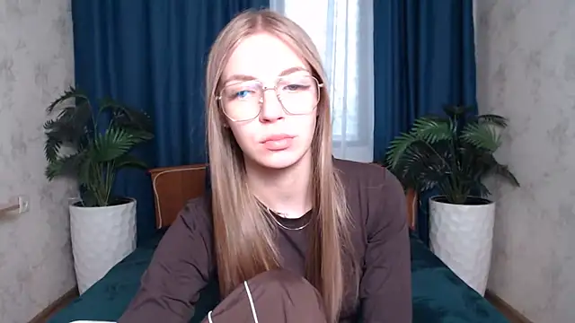 Snapshot of HitGyrl chatting on 05/31/26, 08:32 HitGyrl online show from 05/31/26, 08:32