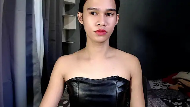 Snapshot of urseductivebarbie_xx chatting on 10/20/25, 12:11 urseductivebarbie xx online show from 10/20/25, 12:11