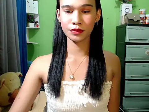 Snapshot of urseductivebarbie_xx chatting on 03/29/26, 01:44 urseductivebarbie xx online show from 03/29/26, 01:44