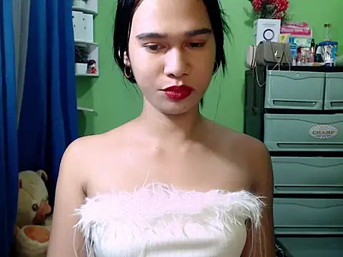 Snapshot of urseductivebarbie_xx chatting on 05/02/26, 12:32 urseductivebarbie xx online show from 05/02/26, 12:32