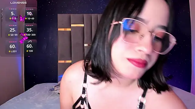 Snapshot of SweetAnya01 chatting on 11/12/25, 04:13 SweetAnya01 online show from 11/12/25, 04:13