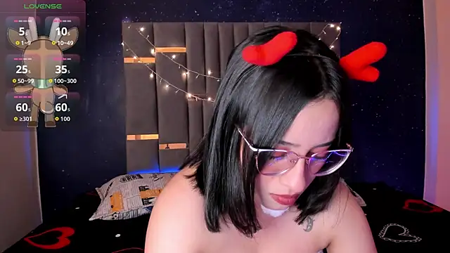 Snapshot of SweetAnya01 chatting on 12/14/25, 04:29 SweetAnya01 online show from 12/14/25, 04:29