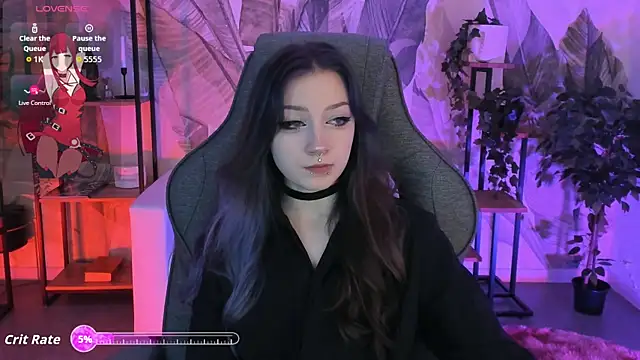 LiliLuna online show from 10/16/25, 12:17