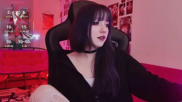Snapshot of LiliLuna chatting on 12/16/25, 01:05 LiliLuna online show from 12/16/25, 01:05