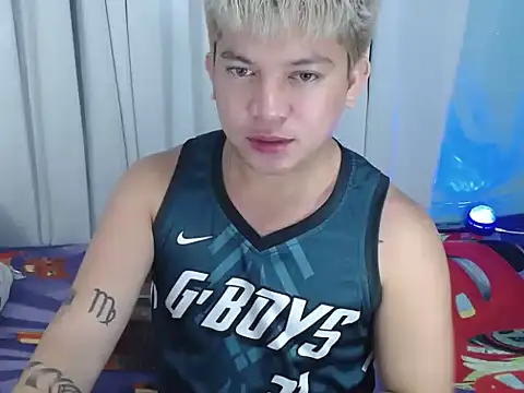 Snapshot of Fuckboii_intown chatting on 11/18/25, 04:33 Fuckboii intown online show from 11/18/25, 04:33