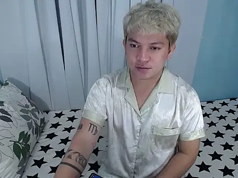 Snapshot of Fuckboii_intown chatting on 11/24/25, 08:30 Fuckboii intown online show from 11/24/25, 08:30