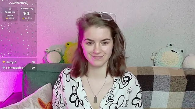 Snapshot of ElzaBlis chatting on 04/18/26, 03:27 ElzaBlis online show from 04/18/26, 03:27