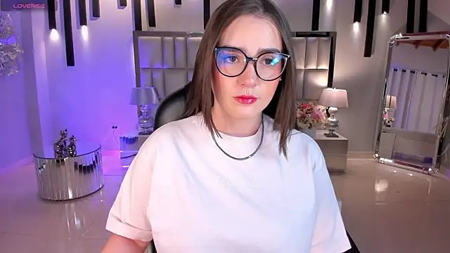 SarahRhodes  online show from 04/17/26, 12:30