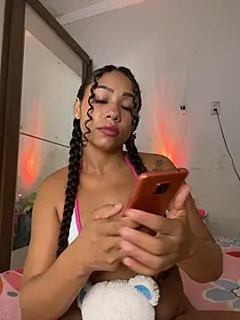 Snapshot of jhennyfer chatting on 12/05/25, 04:32 jhennyfer online show from 12/05/25, 04:32