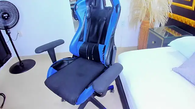 anagil  online show from 10/24/25, 01:40