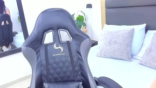 anagil  online show from 12/01/25, 07:19