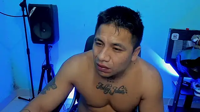 Snapshot of zeus_7777 chatting on 04/19/26, 08:13 zeus 7777 online show from 04/19/26, 08:13