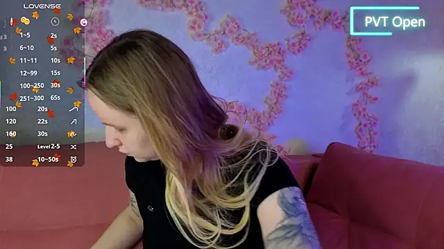 Snapshot of Rina_Panic chatting on 11/23/25, 04:23 Rina Panic online show from 11/23/25, 04:23