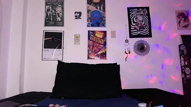 plutonbluemooon333 online show from 10/02/25, 12:17