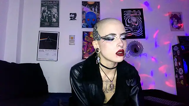 plutonbluemooon333 online show from 10/22/25, 11:37