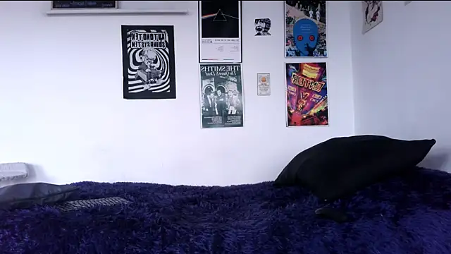 plutonbluemooon333 online show from 02/25/26, 07:45