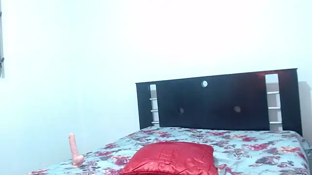 Snapshot of nathaly_jones_ chatting on 11/14/25, 12:15 nathaly jones online show from 11/14/25, 12:15