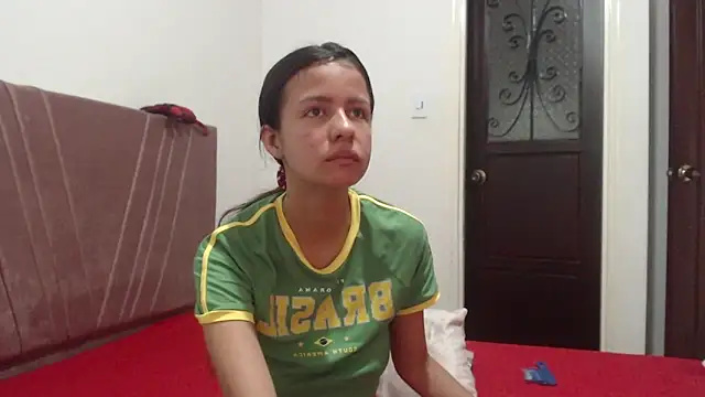 Snapshot of nathaly_jones_ chatting on 12/15/25, 12:31 nathaly jones online show from 12/15/25, 12:31