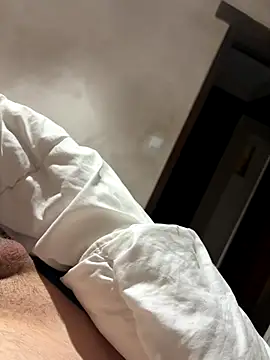 Snapshot of elcalabacin chatting on 10/19/25, 04:13 elcalabacin online show from 10/19/25, 04:13