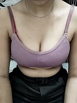 Snapshot of NAIRA5677 chatting on 10/10/25, 04:39 NAIRA5677 online show from 10/10/25, 04:39