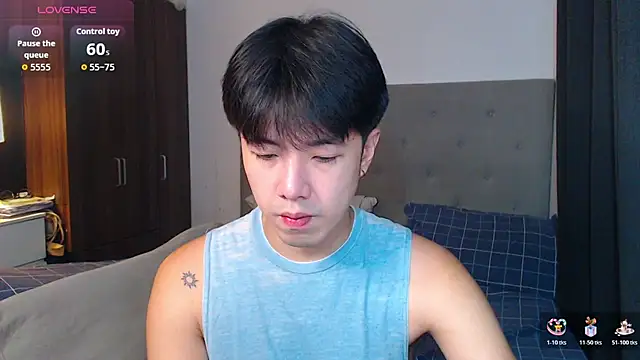 Snapshot of Addictiveboi chatting on 10/28/25, 02:15 Addictiveboi online show from 10/28/25, 02:15