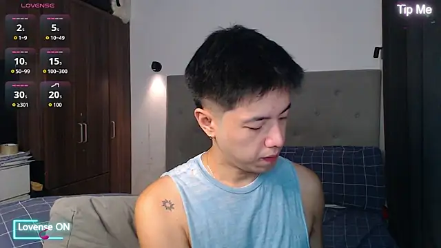 Snapshot of Addictiveboi chatting on 11/18/25, 02:06 Addictiveboi online show from 11/18/25, 02:06