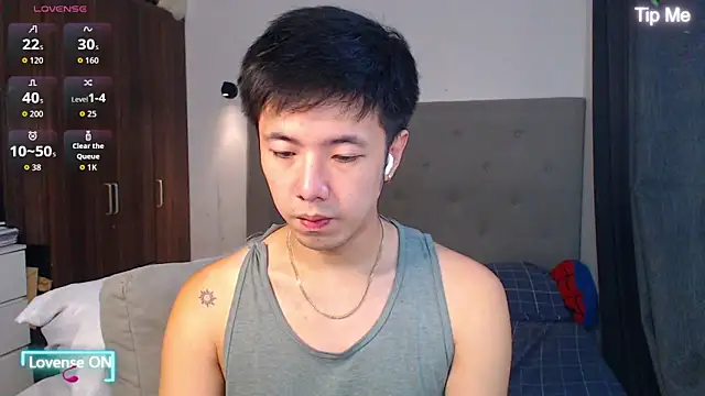 Snapshot of Addictiveboi chatting on 12/17/25, 02:28 Addictiveboi online show from 12/17/25, 02:28