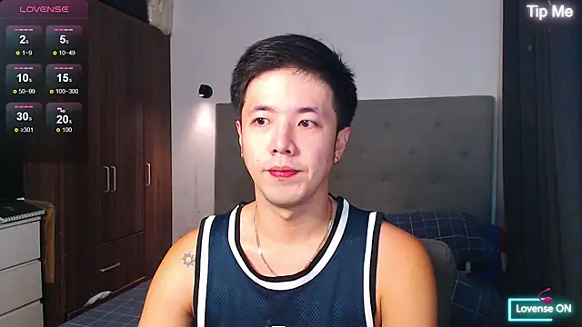Snapshot of Addictiveboi chatting on 04/19/26, 02:33 Addictiveboi online show from 04/19/26, 02:33