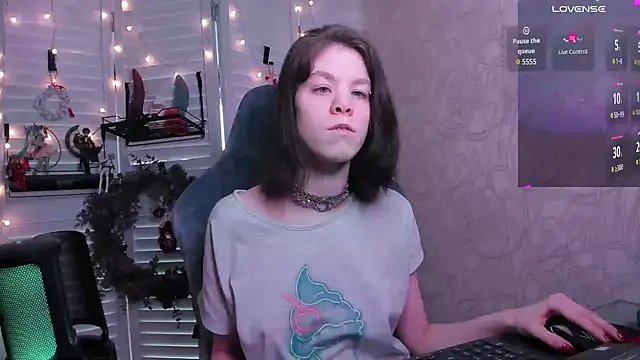 Snapshot of aestheticbeing chatting on 02/25/26, 12:04 aestheticbeing online show from 02/25/26, 12:04