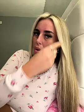 EllieMaeBaby online show from 12/03/25, 10:19