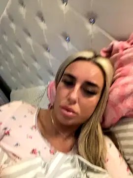 EllieMaeBaby online show from 12/04/25, 12:25