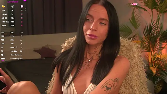 Snapshot of livia_starwars chatting on 11/23/25, 10:09 livia starwars online show from 11/23/25, 10:09