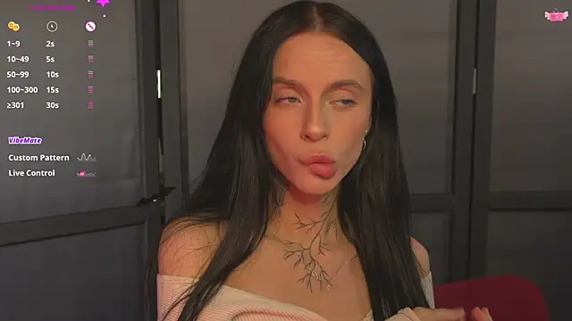 Snapshot of livia_starwars chatting on 11/27/25, 09:17 livia starwars online show from 11/27/25, 09:17