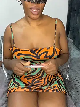 Snapshot of wellbuiltDiosa chatting on 10/02/25, 09:11 wellbuiltDiosa online show from 10/02/25, 09:11