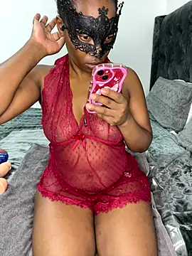 Snapshot of wellbuiltDiosa chatting on 10/05/25, 10:51 wellbuiltDiosa online show from 10/05/25, 10:51