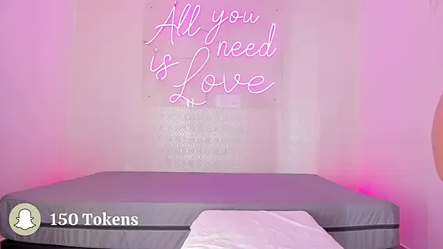 Snapshot of aleksandramiller_ chatting on 09/26/25, 01:04 aleksandramiller online show from 09/26/25, 01:04