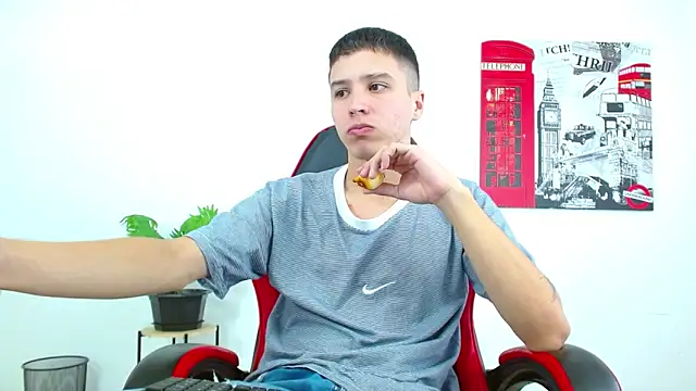 Cumandres18 online show from 10/08/25, 02:04