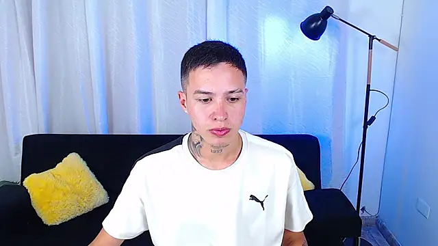 Cumandres18 online show from 04/14/26, 02:12