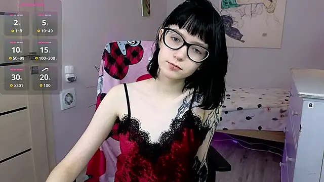 HazelTompson online show from 10/03/25, 08:28